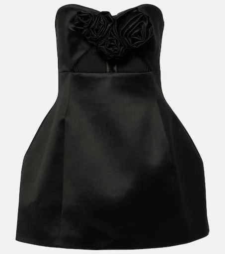 Hailey's black dress