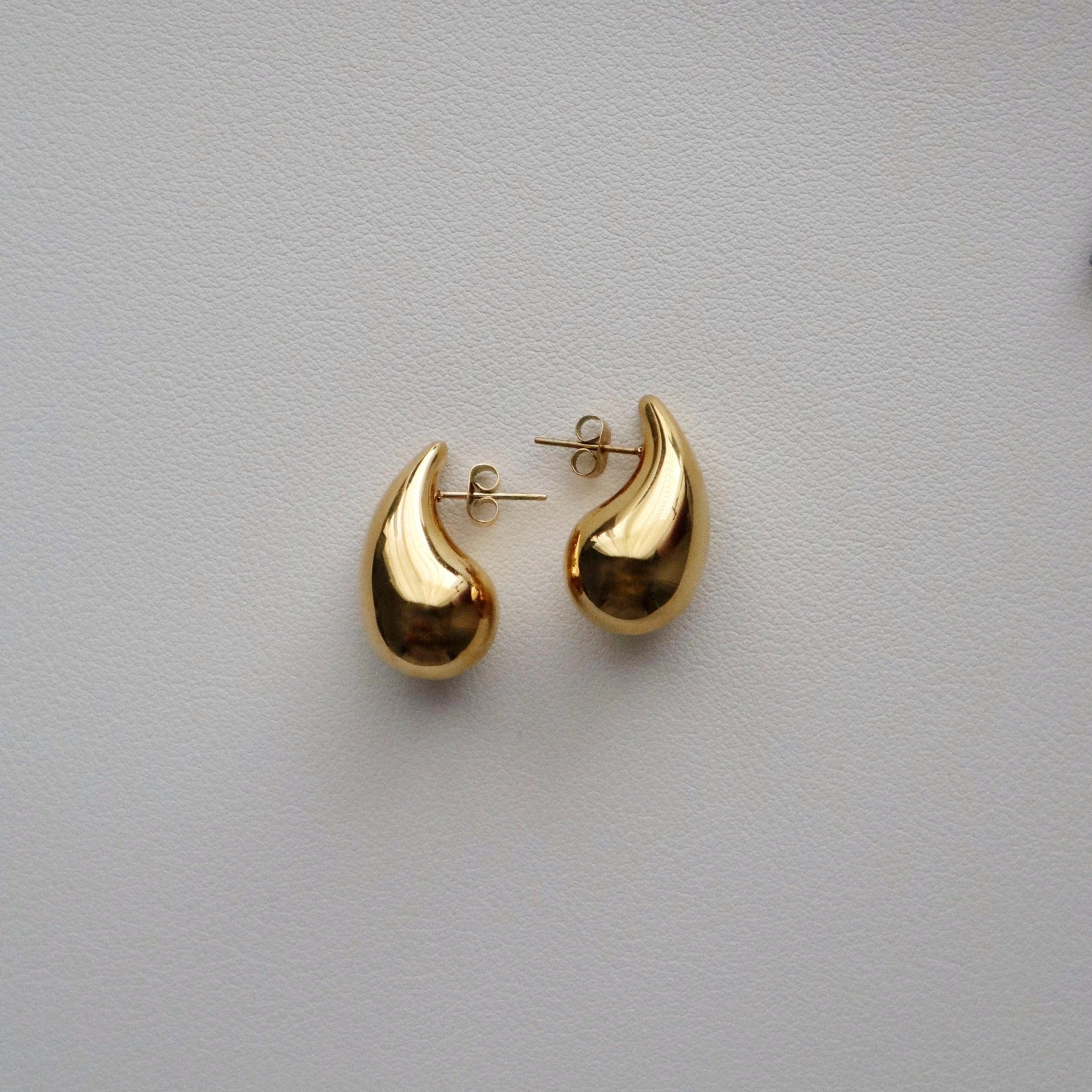 Gold drop earring